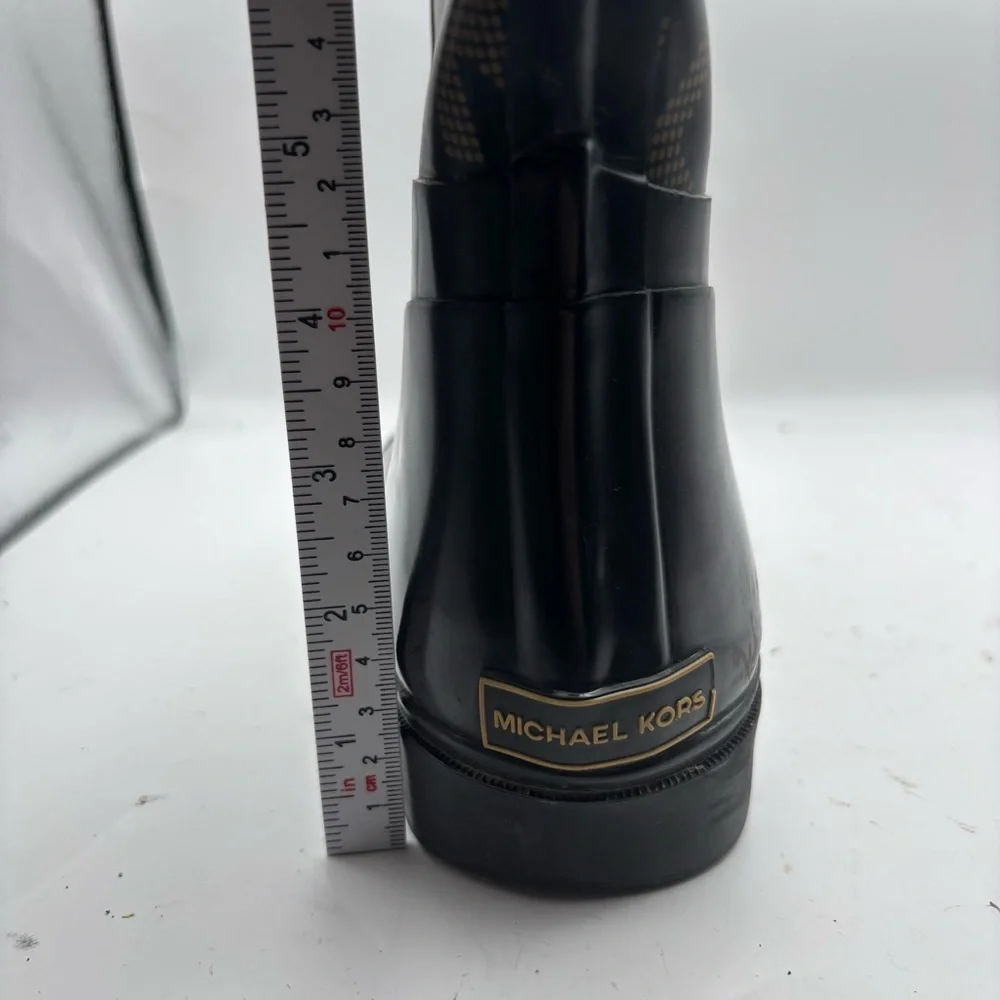 Michael Kors size isnt